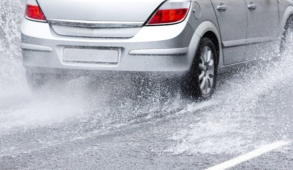 10 consejos para conducir con fuerte lluvia