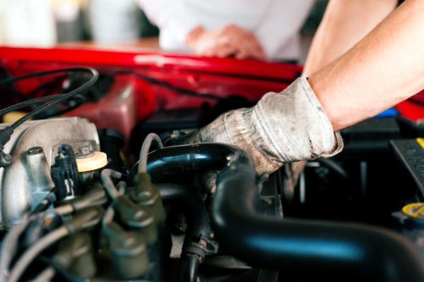 Cómo hacer una diagnosis del sistema de lubricación y refrigeración